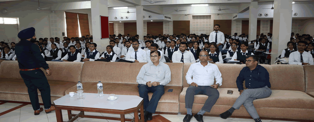  guest lecture on "How To Utilize Campus Placement" for its MBA Ist Semester students